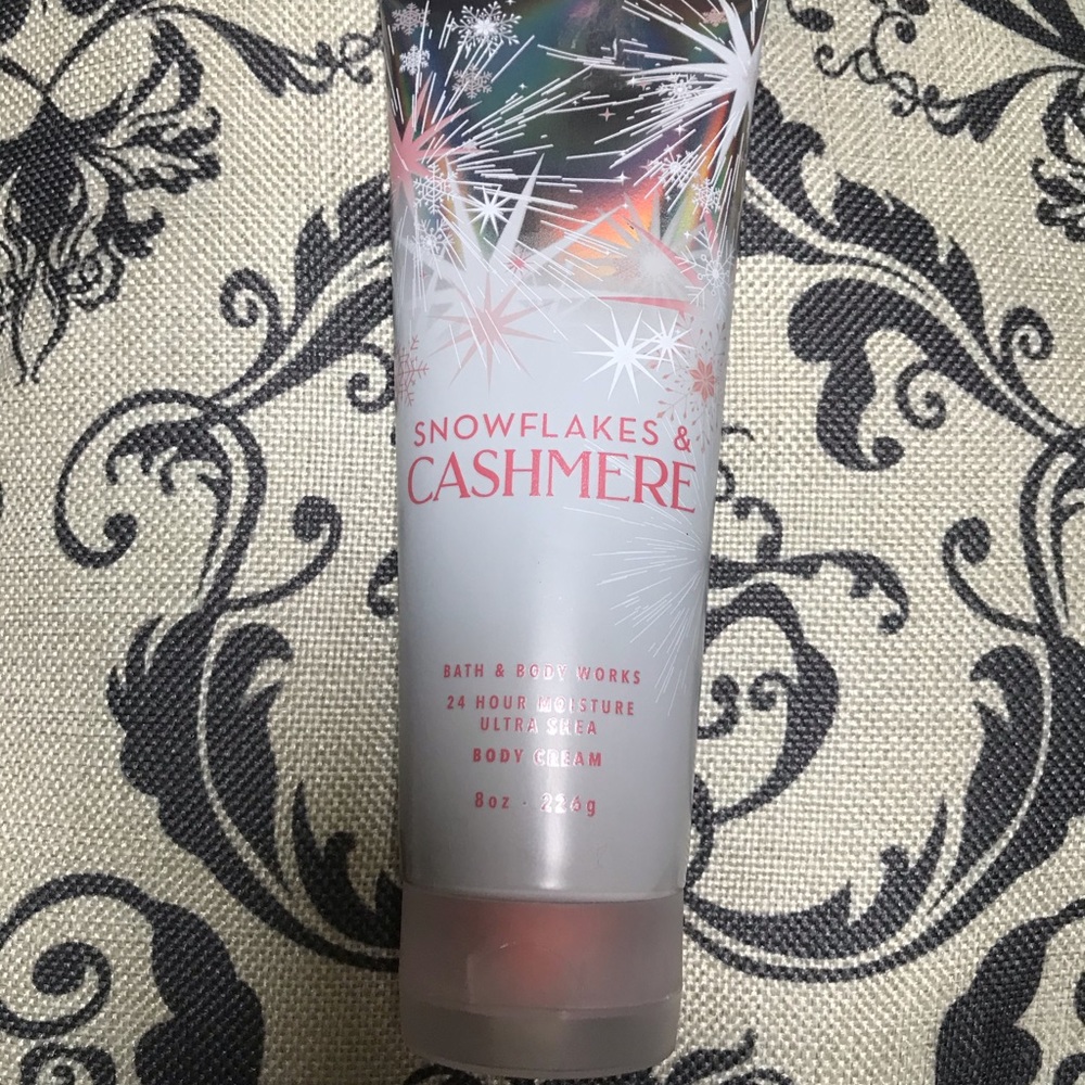 Bath & Body Works Snowflakes & Cashmere